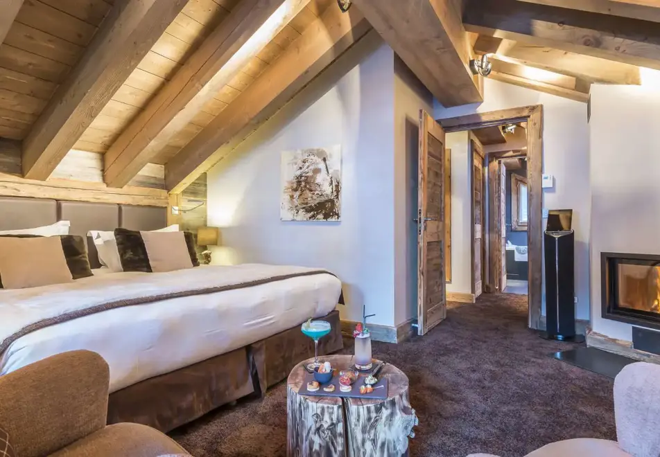 La Kaila, Meribel (hotel) - Typical suite alpine room style