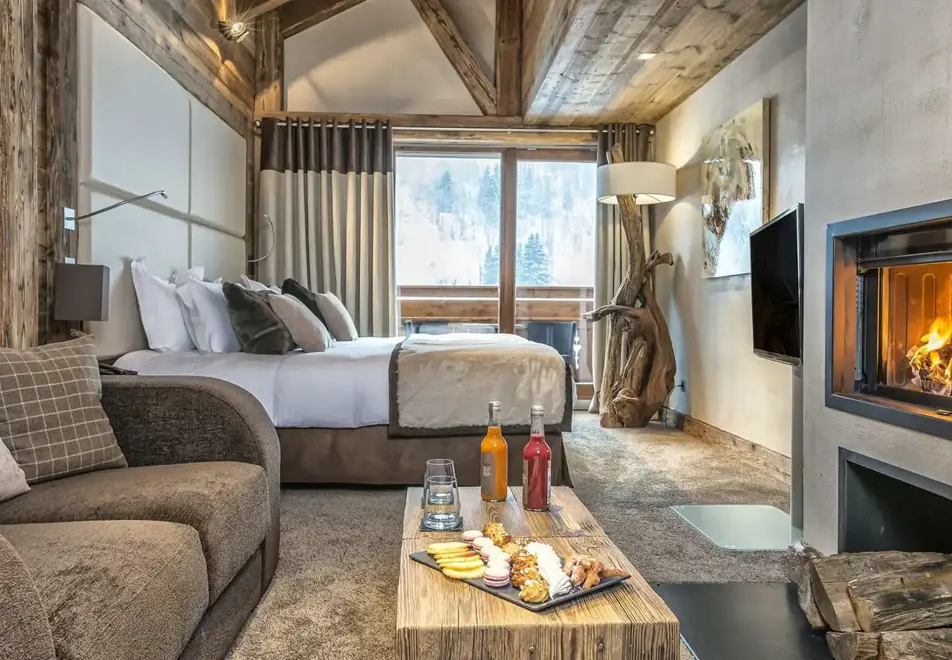 La Kaila, Meribel (hotel) - Typical suite alpine room style