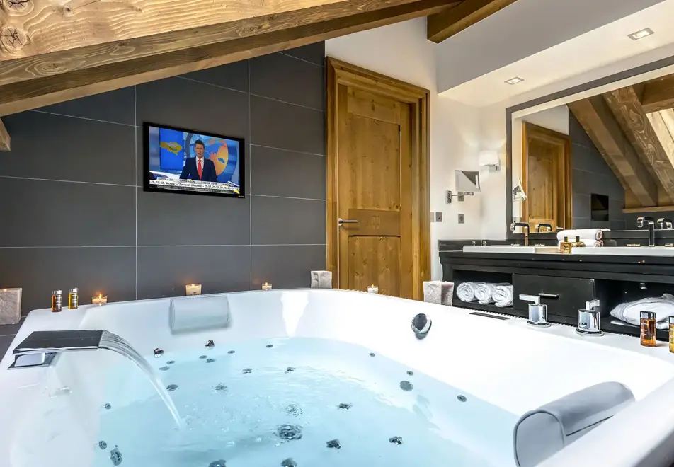 La Kaila, Meribel (hotel) - Typical suite charme room style