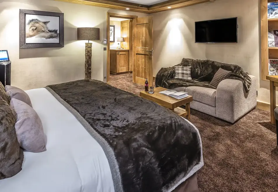 La Kaila, Meribel (hotel) - Typical suite prestige room style