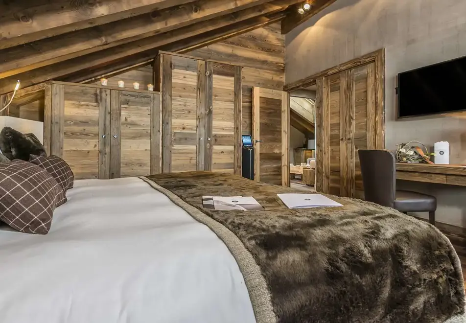 La Kaila, Meribel (hotel) - Typical suite exception room style