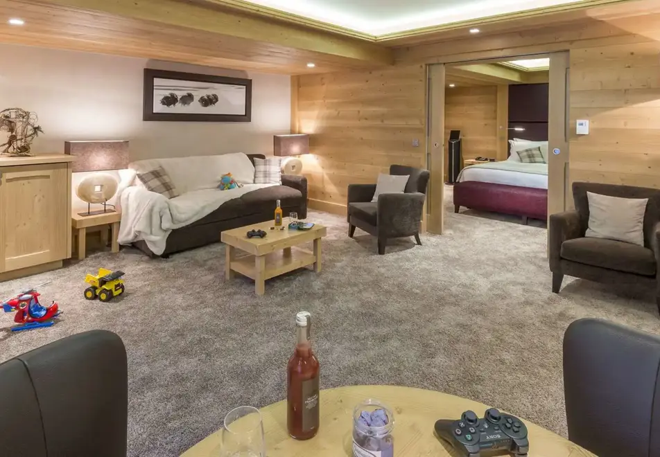 La Kaila, Meribel (hotel) - Typical suite famille room style