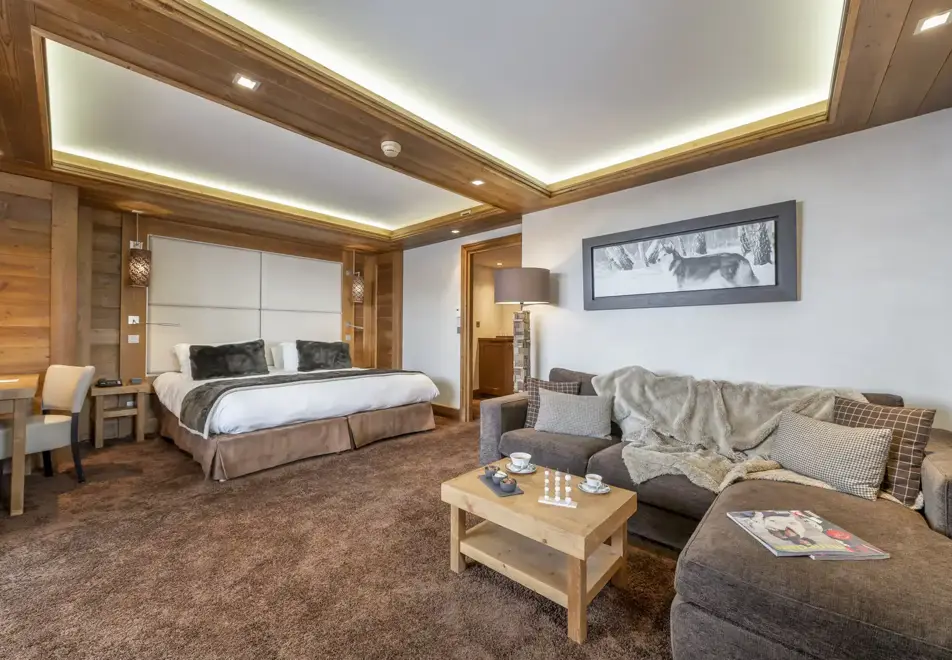La Kaila, Meribel (hotel) - Typical suite authentik room style