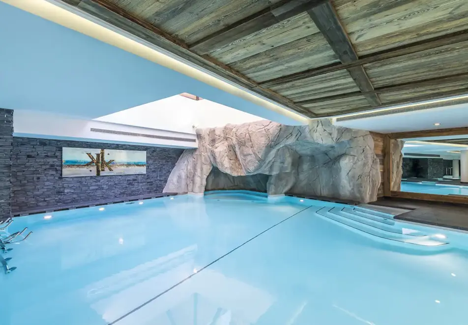 La Kaila, Meribel (hotel) - Indoor heated pool