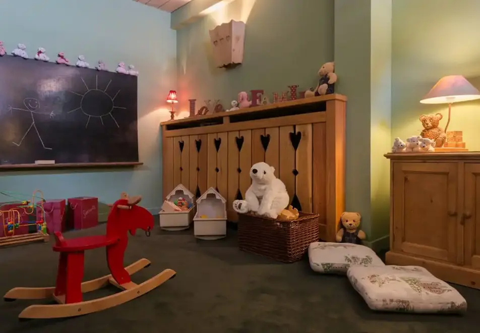 Chamois d'Or, Alpe d'Huez (hotel) - Childrens room