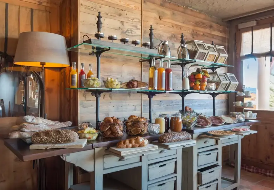 Chamois d'Or, Alpe d'Huez (hotel) - Buffet brekfast