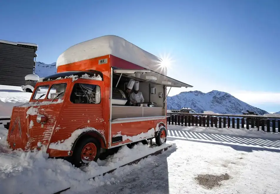 Les Cimes du Soleil, Avoriaz (hotel) - Food truck