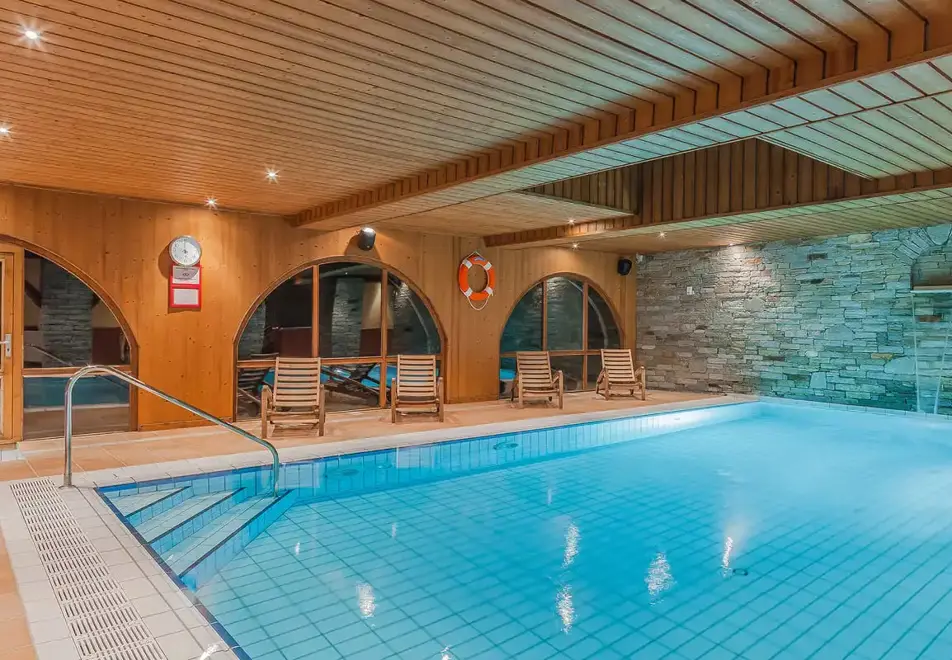 Les Balcons de Belle Plagne, Belle Plagne (hotel) - Indoor heated pool at the apartments next door