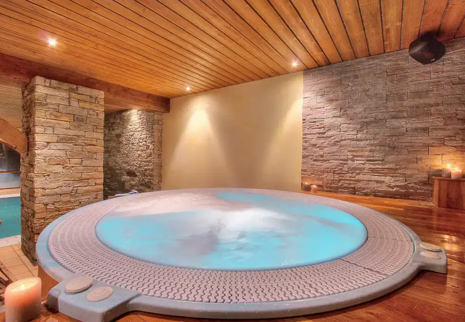 Les Balcons de Belle Plagne, Belle Plagne (self catered apartments) - Hot tub