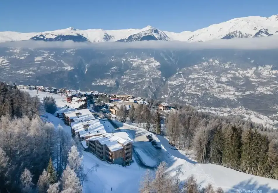 Snoroc, Plagne Montalbert (self catered apartments) - Mountain views