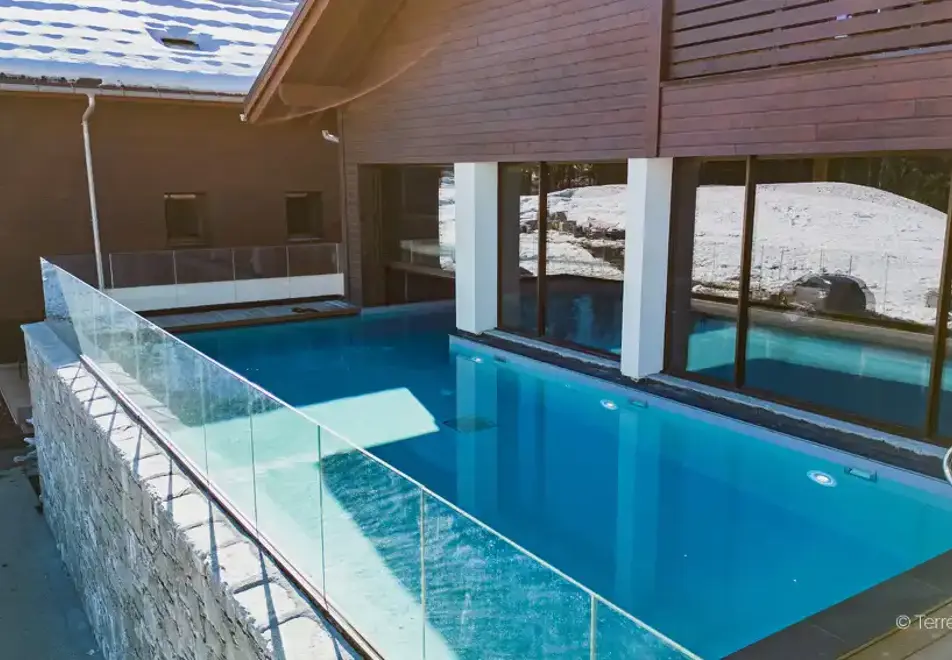 Les Roches Blanches, Combloux (self catered apartments) - Indoor/outdoor pool