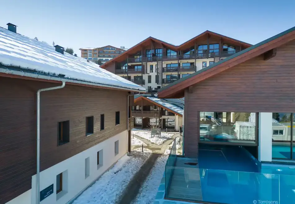 Les Roches Blanches, Combloux (self catered apartments) - Indoor/outdoor pool