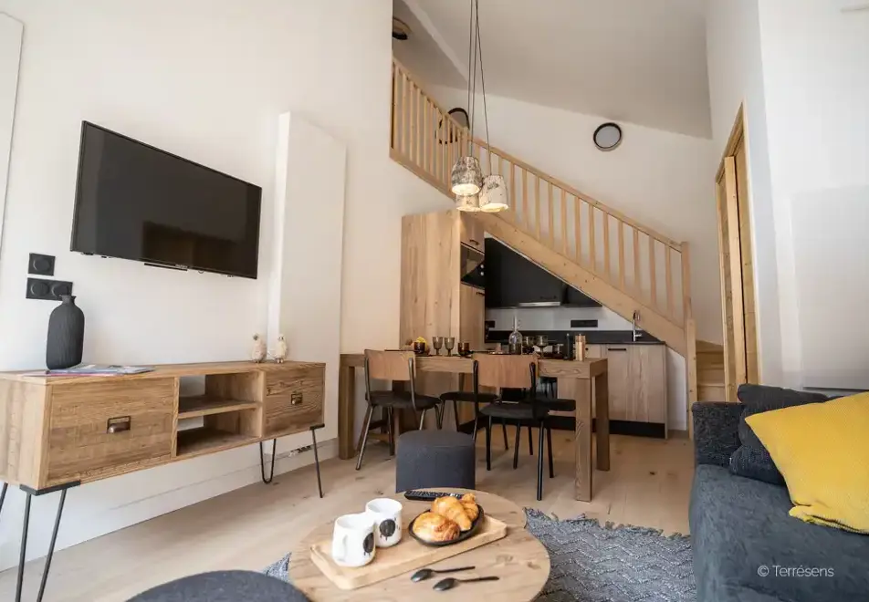 Les Roches Blanches, Combloux (self catered apartments) - Typical 1 bed 4 apartment style