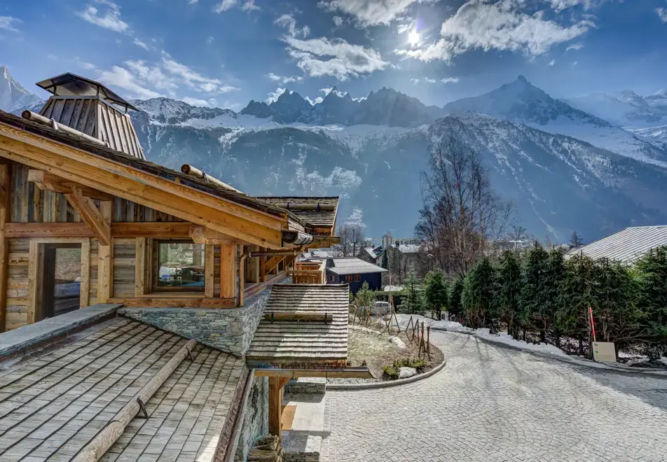 Chalet Alaska, Chamonix (self catered chalet) - Stunning winter location (©Adam Johnston)