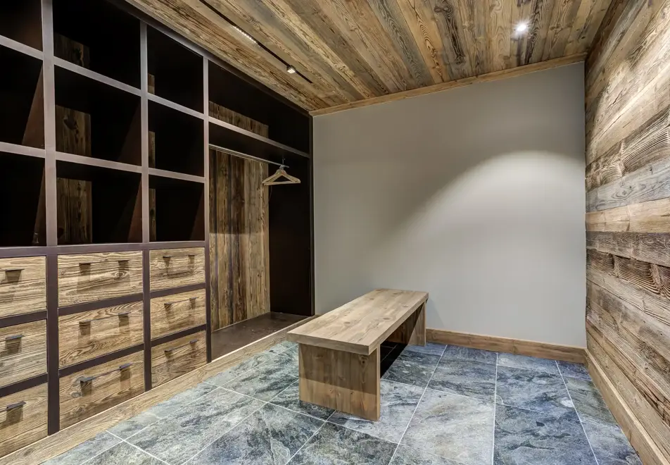 Chalet Azurite, Chamonix (self catered chalet) - Ski room (©Adam Johnston)