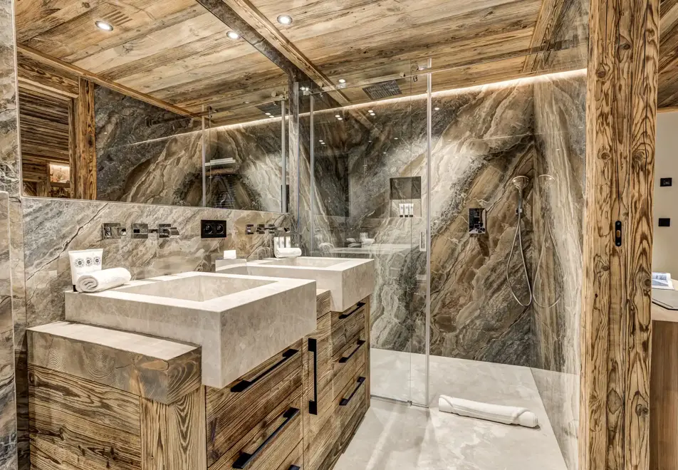 Chalet Azurite, Chamonix (self catered chalet) - Bathroom (©Adam Johnston)