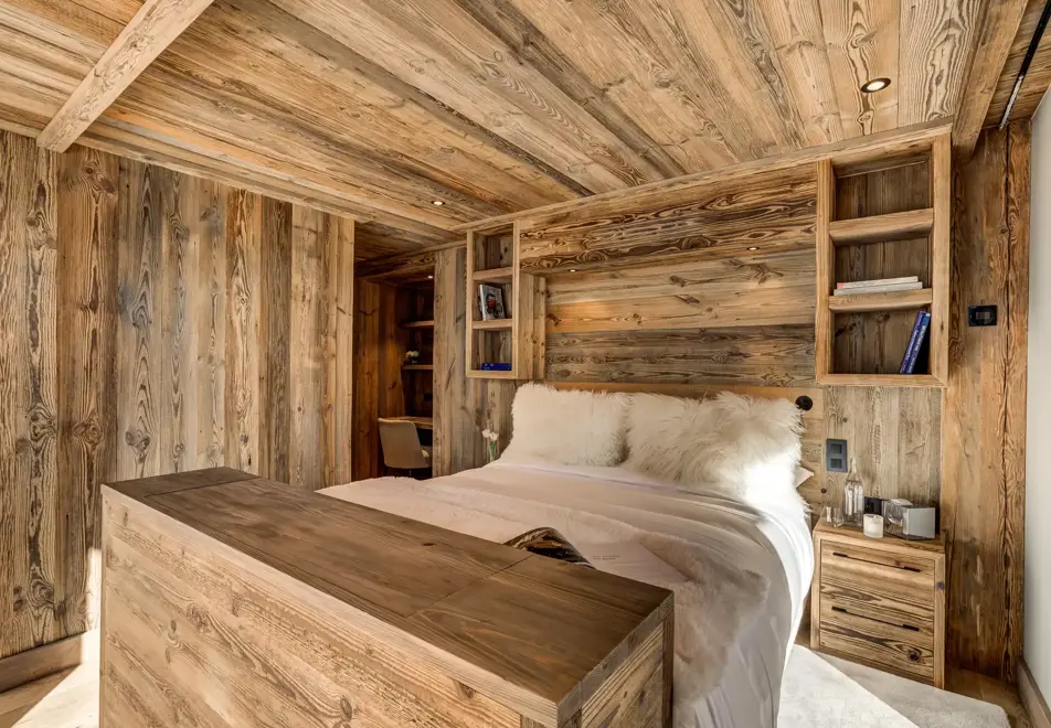 Chalet Azurite, Chamonix (self catered chalet) - Double bedroom (©Adam Johnston)