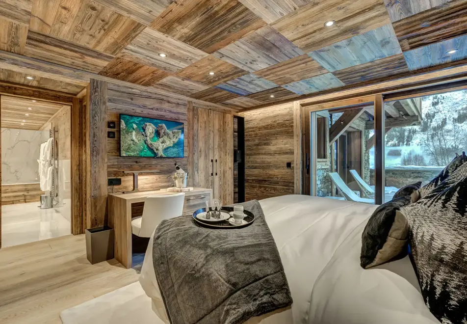 Chalet Azurite, Chamonix (self catered chalet) - Double bedroom (©Adam Johnston)