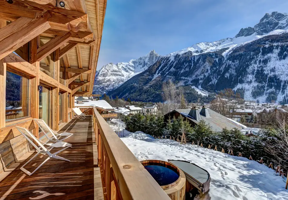 Chalet Saphir, Chamonix (self catered chalet) - Stunning winter location (©Adam Johnston)