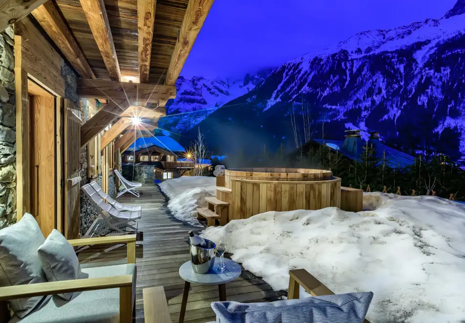 Chalet Saphir, Chamonix (self catered chalet) - Outdoor Nordic bath (©Adam Johnston)