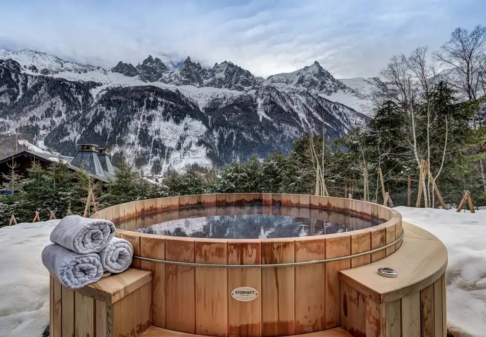 Chalet Saphir, Chamonix (self catered chalet) - Outdoor Nordic bath (©Adam Johnston)