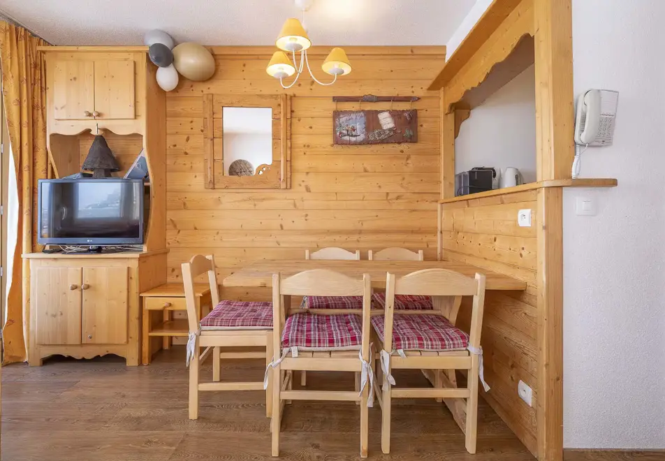 Fontaines Blanches, Avoriaz (self catered apartments) - 1 bedroom alc 6 comfort typical style