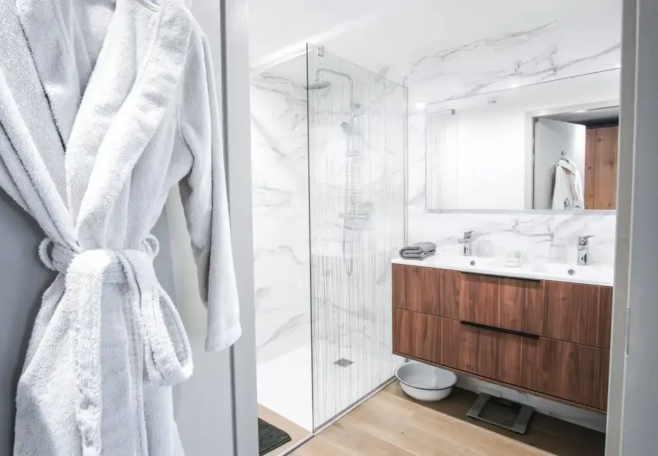 Villa Caroline, Lake Annecy - Typical garden view style room