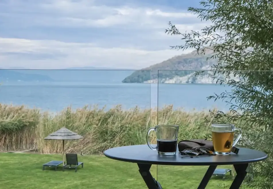 Villa Caroline, Lake Annecy - Typical junior style room