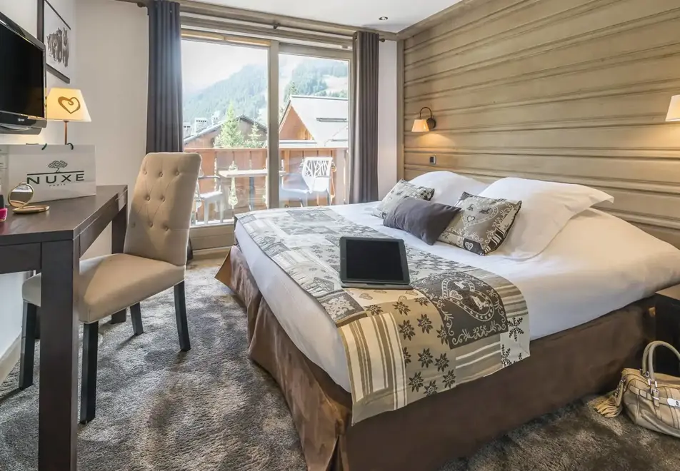 La Chaudanne, Meribel (hotel) - Typical standard south room style