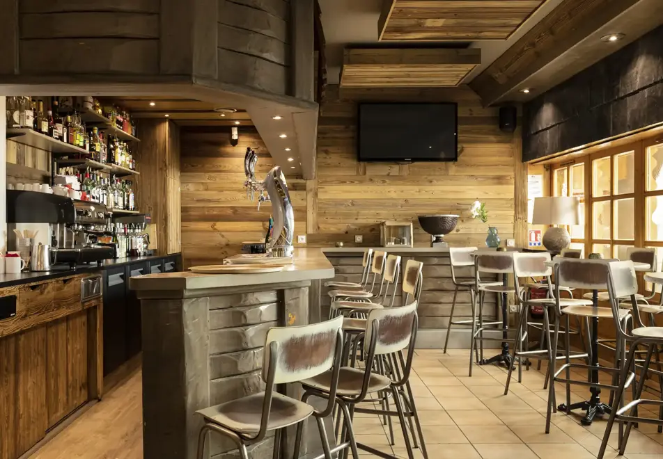 Les Balcons Platinium, Val Thorens (self catered apartment) - Auberge restaurant