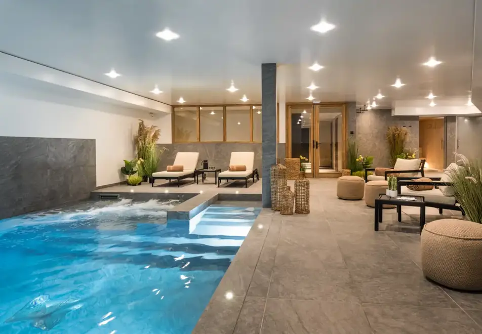 Falcon Lodge, Meribel (self catered apartments) - Indoor pool