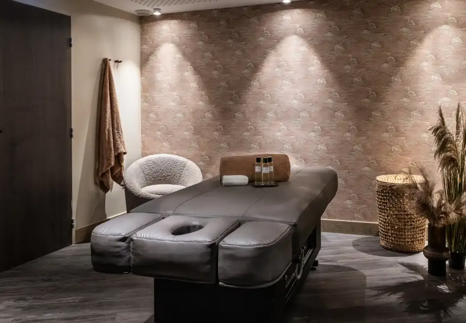 Falcon Lodge, Meribel (self catered apartments) - Treatment room