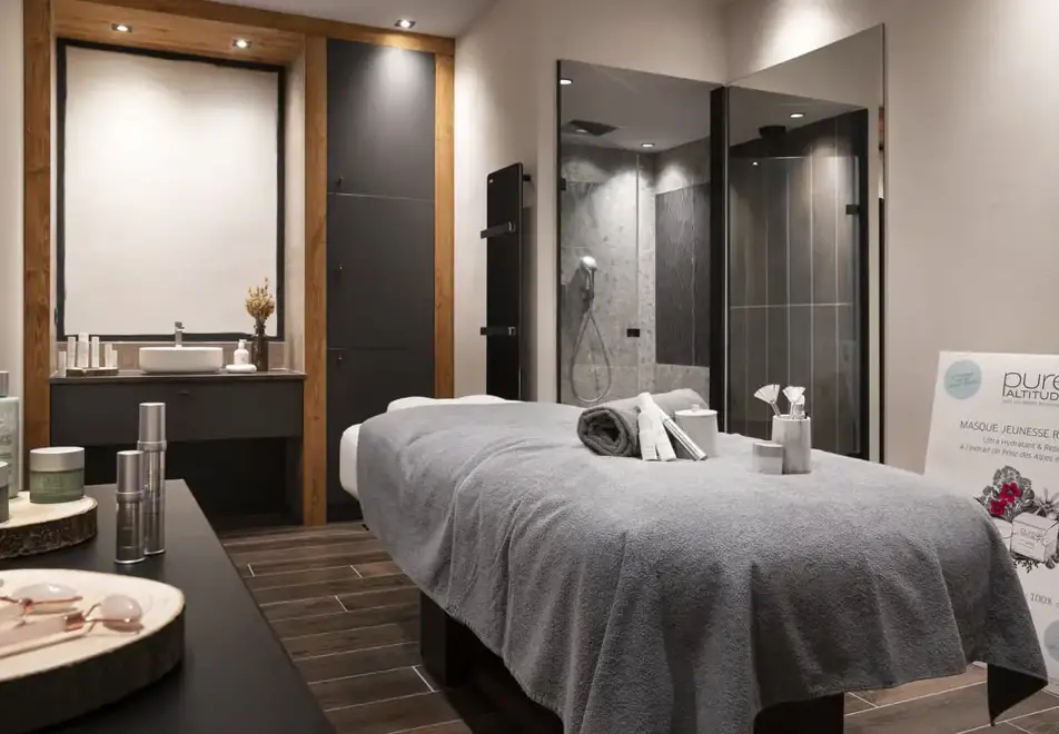 Hameau de l'Ours, Manigod (self catered apartments) - Treatment room