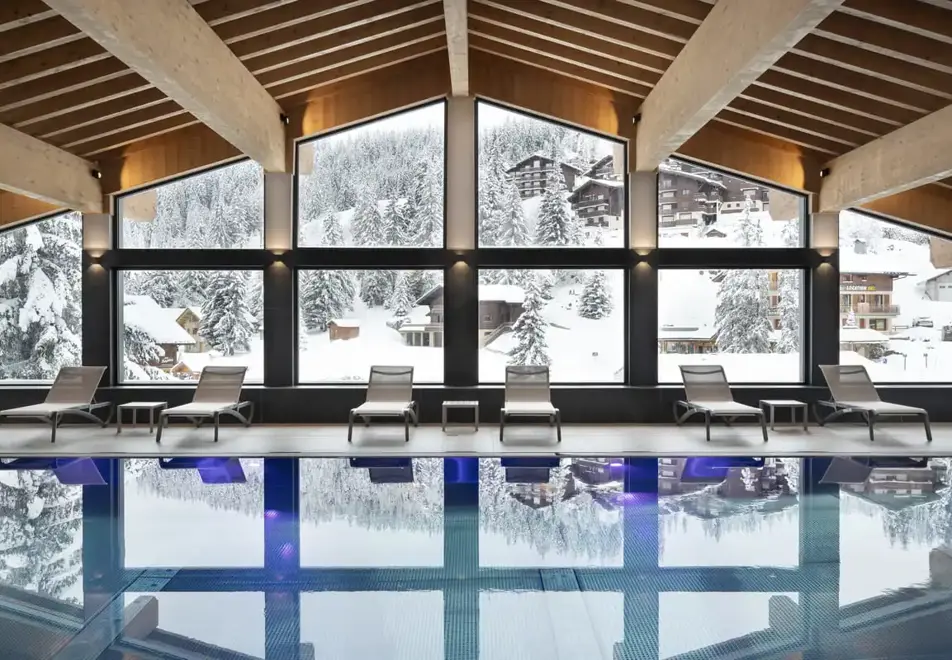 Hameau de l'Ours, Manigod (self catered apartments) - Indoor pool