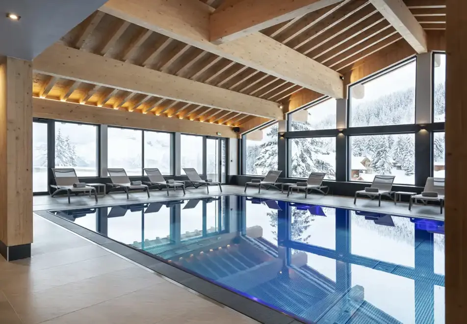 Hameau de l'Ours, Manigod (self catered apartments) - Indoor pool