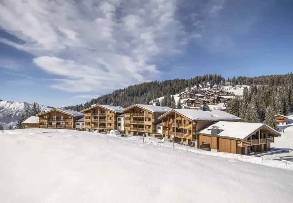 Hameau de l'Ours, Manigod (self catered apartments) - Excellent ski location