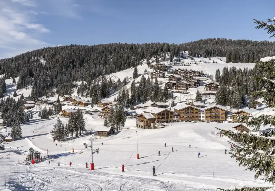 Hameau de l'Ours, Manigod (self catered apartments) - Excellent ski location