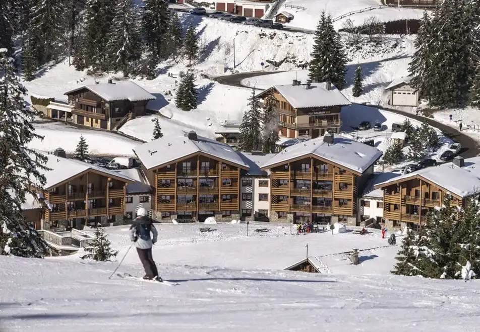 Hameau de l'Ours, Manigod (self catered apartments) - Excellent ski location