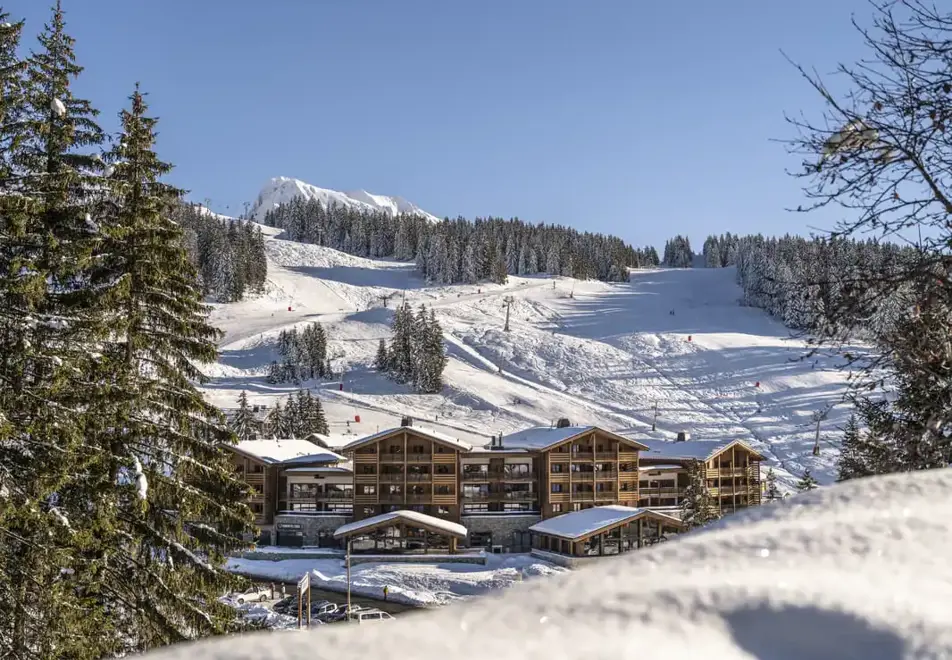 Hameau de l'Ours, Manigod (self catered apartments) - Excellent ski location