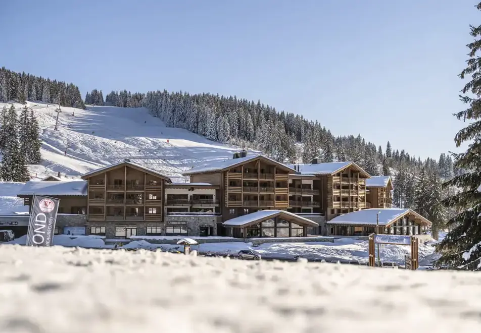 Hameau de l'Ours, Manigod (self catered apartments) - Excellent ski location
