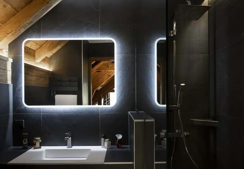 Chalet L'Ourse, Les Deux Alpes (self catered chalet) - Shower room