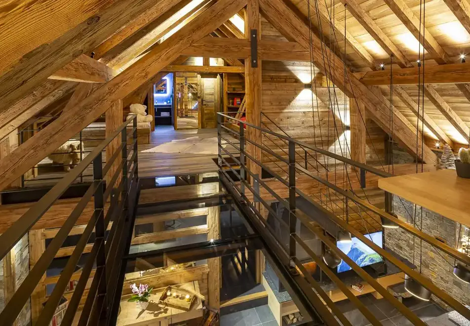 Chalet L'Ourse, Les Deux Alpes (self catered chalet) - Glass walkway