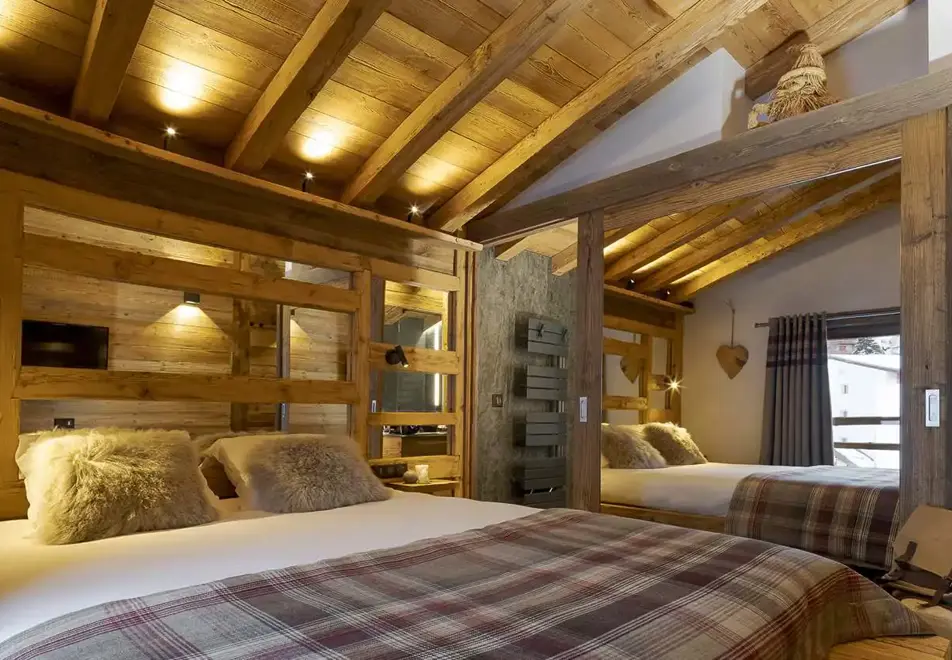 Chalet L'Ourse, Les Deux Alpes (self catered chalet) - Double bedroom