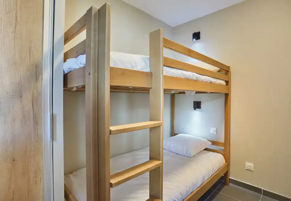 Le Mont d'Auron, Auron (self catered apartments) - Typical 1 bedroom alcove apartment style