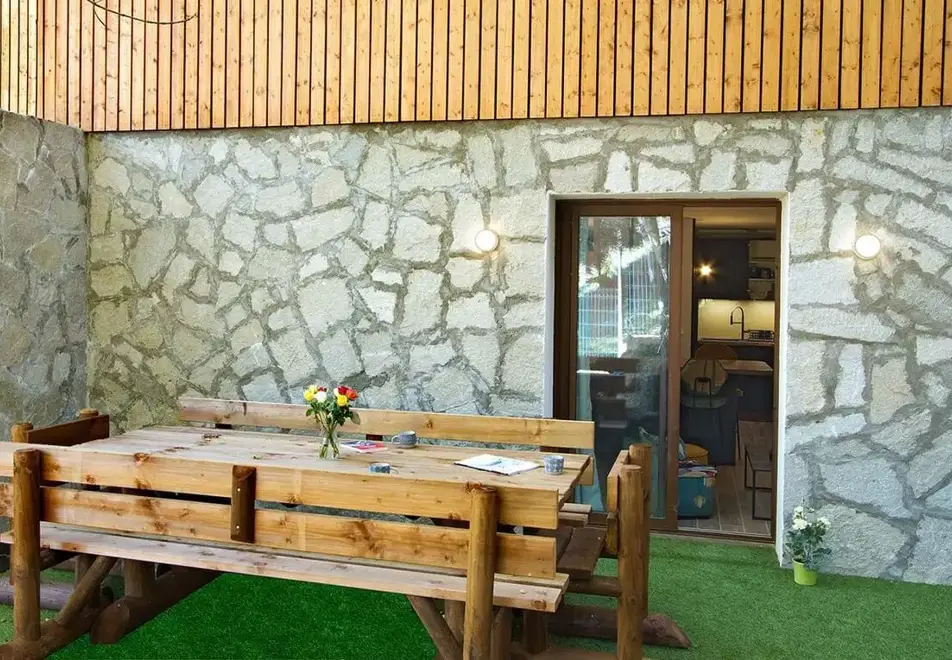 Provencal, Les Deux Alpes (self catered apartments) - Typical garden style