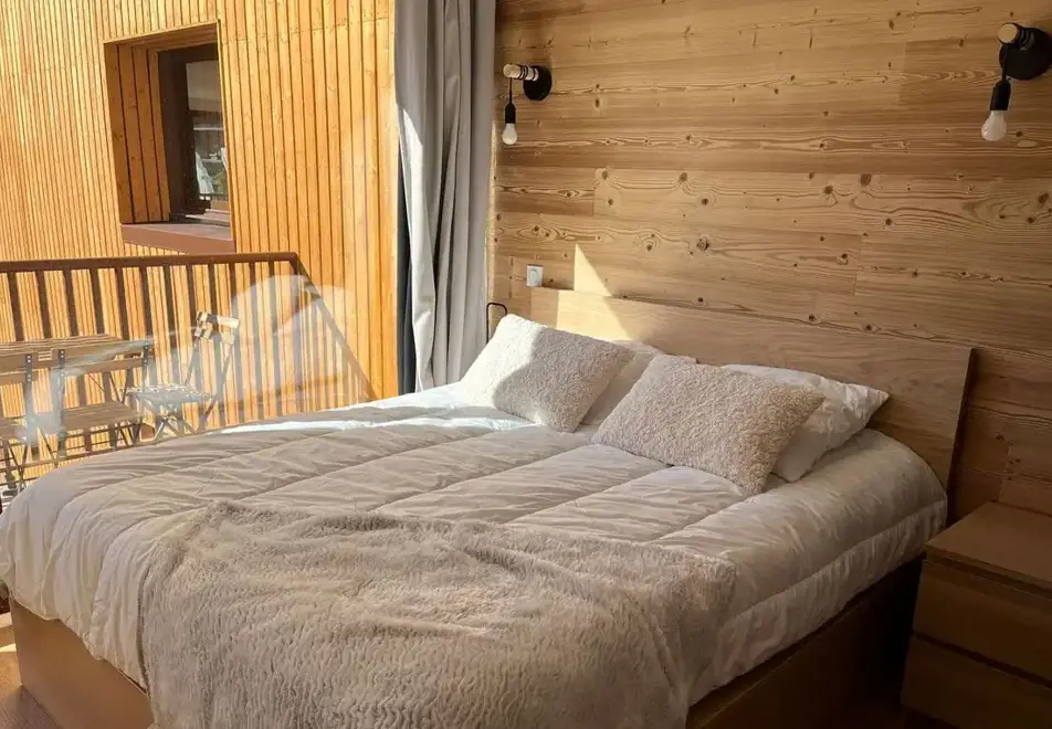 Provencal, Les Deux Alpes (self catered apartments) - Typical double bedroom style