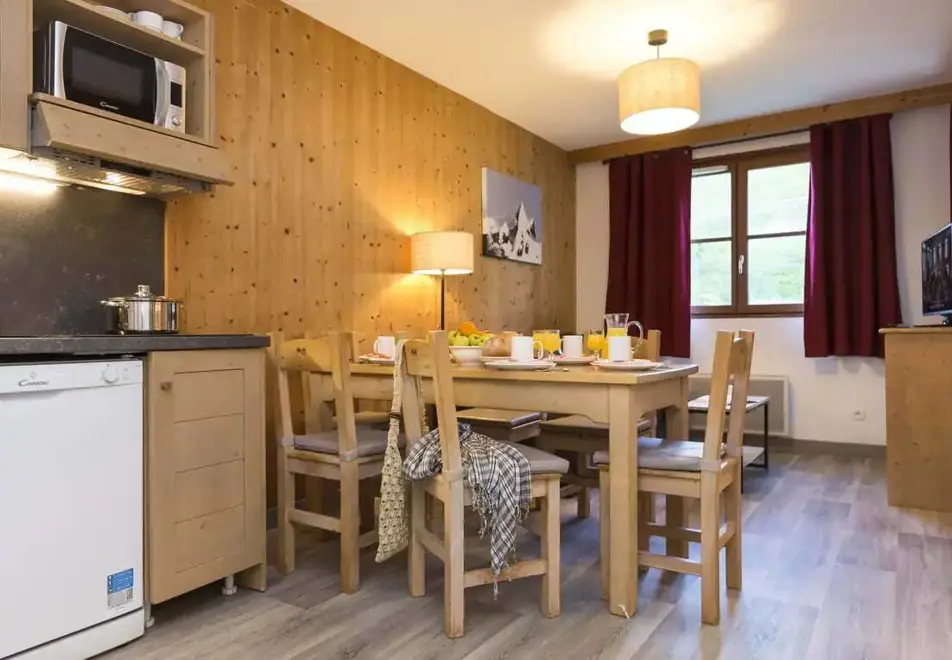 l'Oree des Pistes, St Sorlin d'Arves (self catered apartments) - Typical apartment style