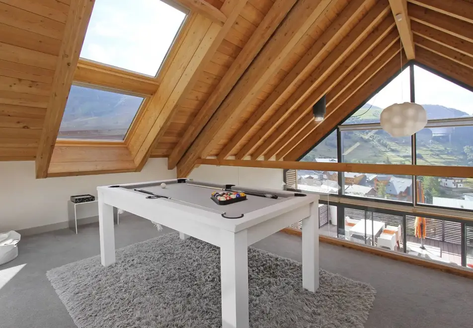 Snow Lodge, Les Deux Alpes (self catered chalet) - Mezzanine