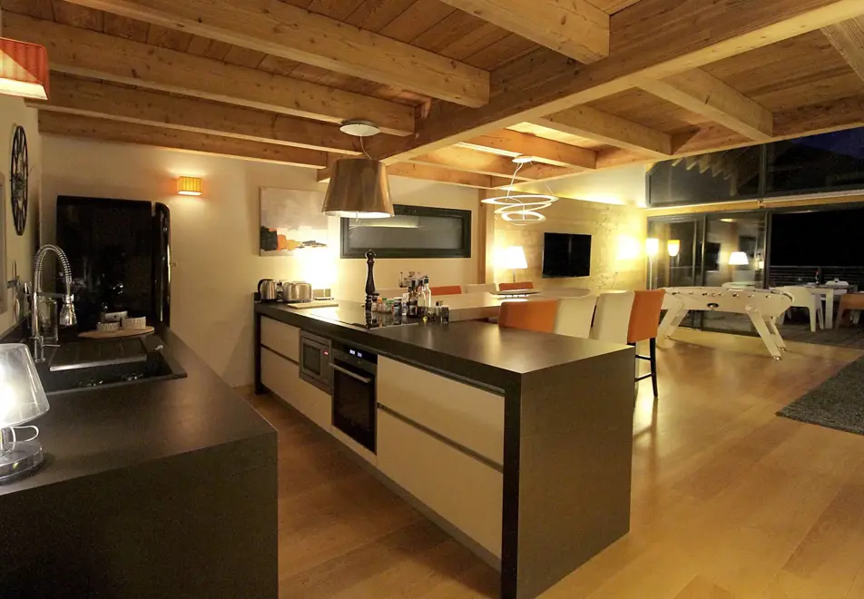 Snow Lodge, Les Deux Alpes (self catered chalet) - Kitchen