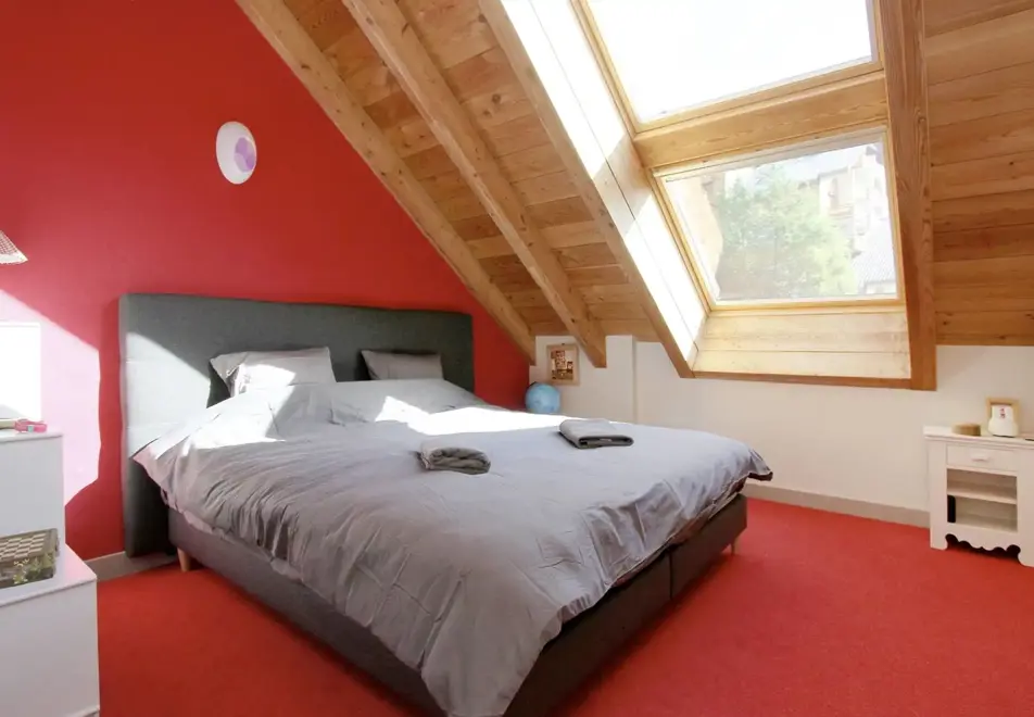 Snow Lodge, Les Deux Alpes (self catered chalet) - Bedroom